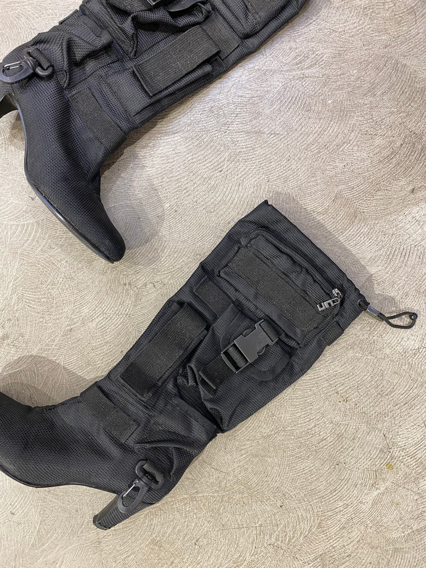 Bottes noires techniques