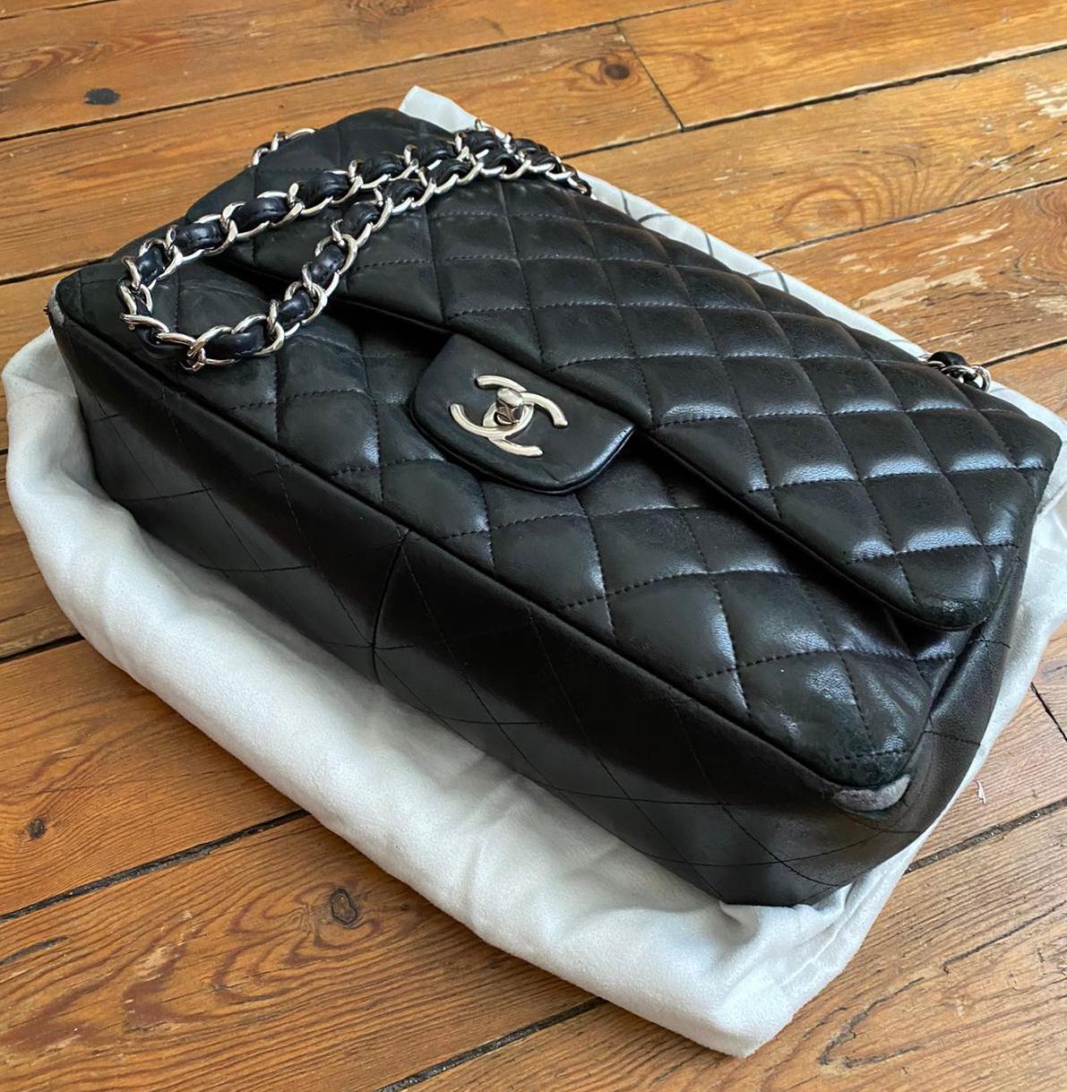 Chanel Cuir Noir Jumbo