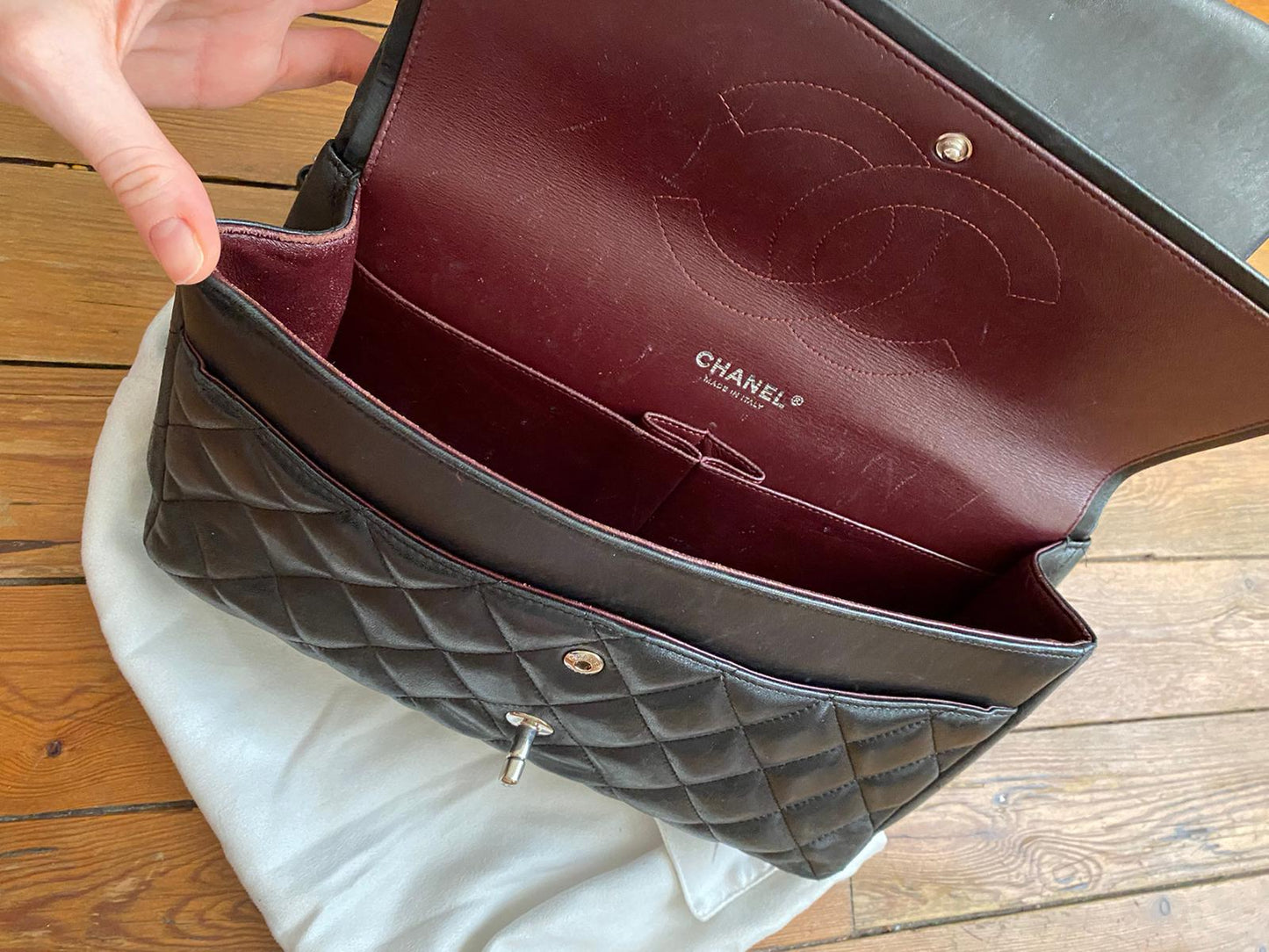 Chanel Cuir Noir Jumbo